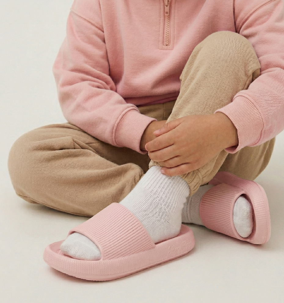 Pink / EU 28/29 | UK 10.5 | US C 11