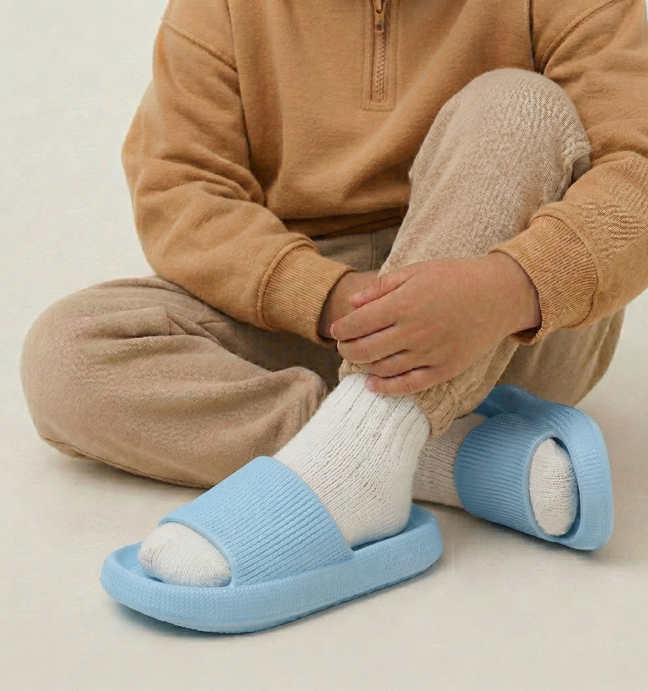 Light Blue / EU 28/29 | UK 10.5 | US C 11